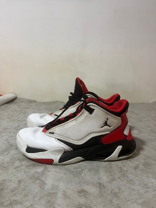 Zapatillas Jordan Blanco y Rojo