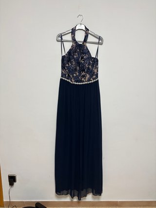 Vestido de fiesta beige y azul con bordados