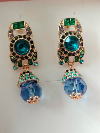 Pendientes vintage con piedras azules y dorados