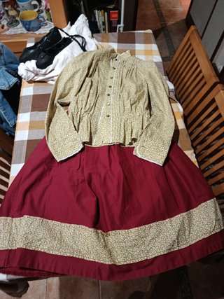 Traje casera Talla 14 y alpargatas Talla 36