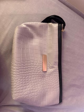 Neceser blanco con detalle dorado