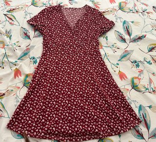 Vestido rojo estampado flores blancas