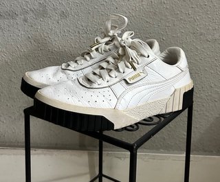 Zapatillas Puma Blancas y Negras