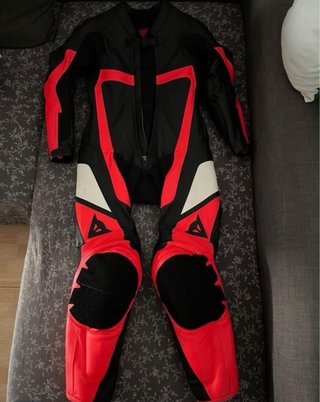 Mono de Moto Dainese Negro y Rojo