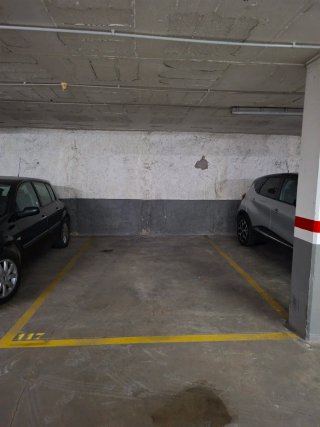 Alquiler plaza de parking para coche grande