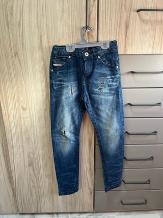 Pantalón vaquero niño desgastado
