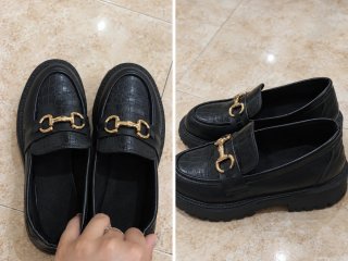 Mocasines negros con anilla dorada