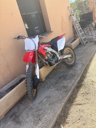 Honda CRF 450 R Motocross Roja y Blanca