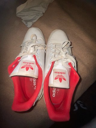 Zapatillas Adidas Blancas y Rojas