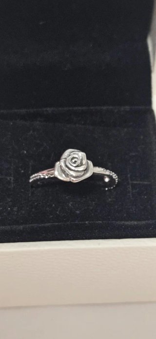 Anillo de Plata en Forma de Flor