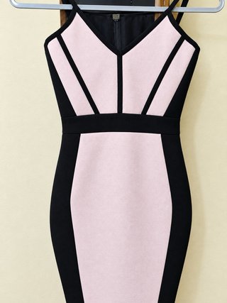 Vestido de fiesta bandage negro y rosa
