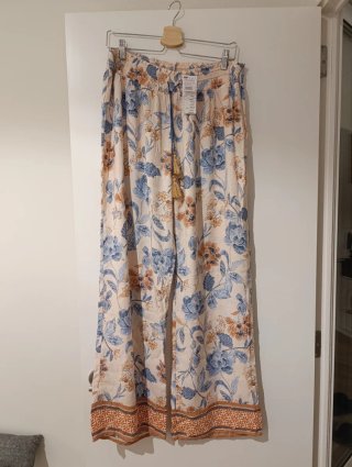 Pantalón ancho estampado floral