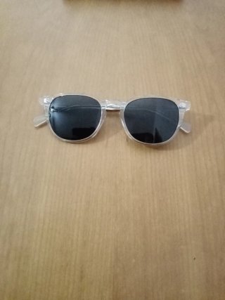 Gafas de sol Oliver Peoples sin usar