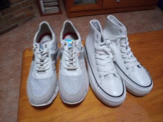 Lote de 7 pares de zapatillas blancas