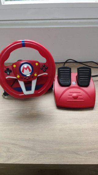 Volante HORI Mario Kart con pedales para Nintendo