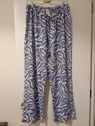 Pantalón ancho estampado cebra