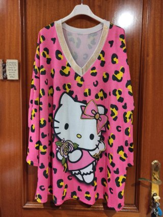 Camiseta Hello Kitty rosa con estampado