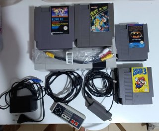 Consola Nintendo NES + 4 Juegos (Español)