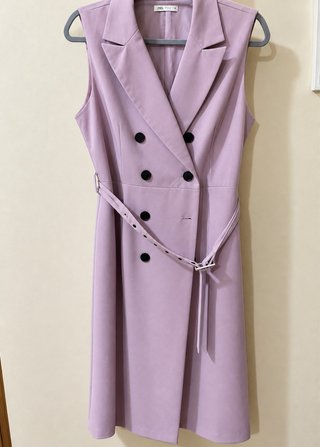Vestido cruzado  malva talla M está forrado