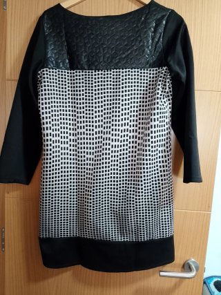 Vestido estampado geométrico y negro