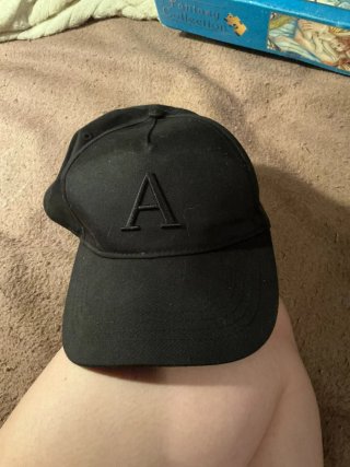 Gorra Negra con Letra A