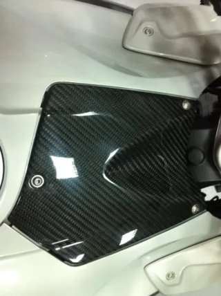 Tapa batería carbono BMW K1300R K1200R