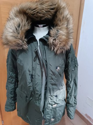 Chaquetón de chica verde con capucha