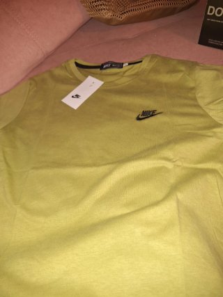 Camiseta Nike verde,no es la buena