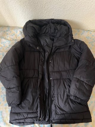 Chaqueta Acolchada Negra con Capucha