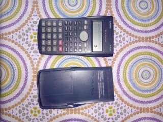 Calculadora Científica Casio fx-82MS con Tapa