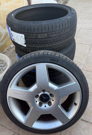 4 Llantas Mercedes AMG con Neumáticos