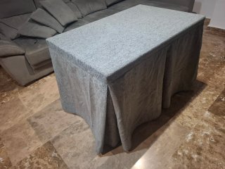 Mesa de comedor básica blanca.