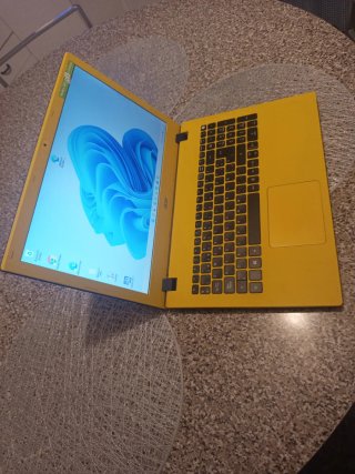 Portátil Acer E5 Amarillo