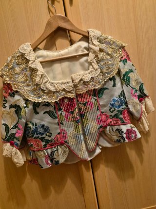 Corpiño de fallera blanco y floral