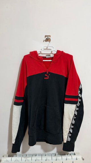 Sudadera Puma Roja y Negra mancha en la manga