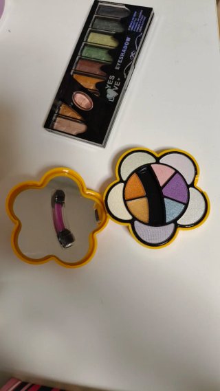 Paleta de Sombras YES LOVE Multicolor