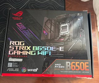 ASUS ROG Strix B650E-E Gaming WiFi Placa Base