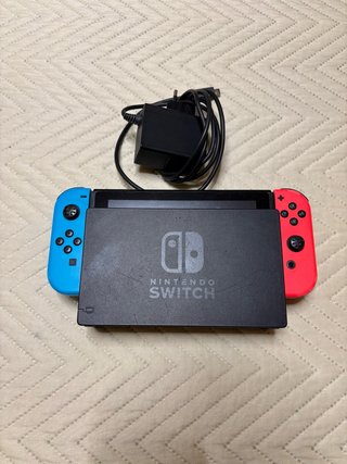 Nintendo Switch + Base + Cargador
