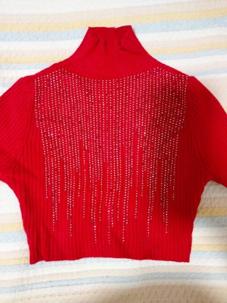 Jersey rojo con brillantes