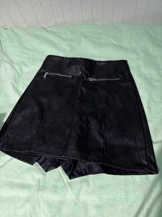 Falda pantalón de cuero negra