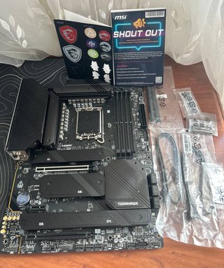 MSI MAG Z790 Tomahawk WiFi Placa Base