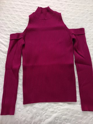 Jersey mujer cuello alto rosa frío hombros