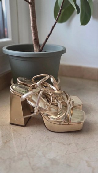 Sandalias doradas Primark Talla 38