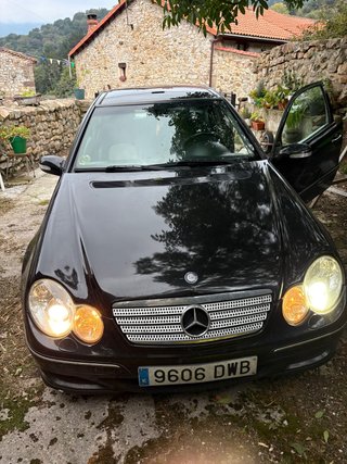 Mercedes-Benz Clase C Negro