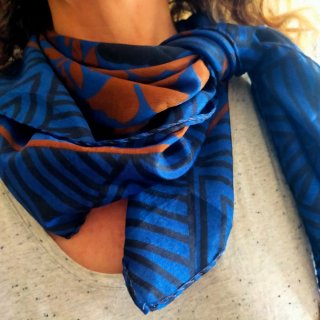 Pañuelo de seda estampado