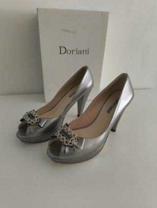 Zapatos de tacón Doriani plateados talla 40