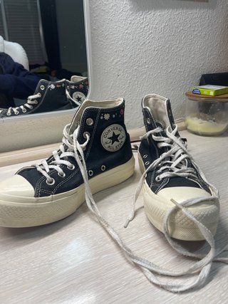 Zapatillas Converse Bota Negras con Flores