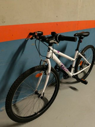 Bicicleta de montaña blanca