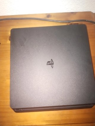PS4 Slim + 2 mandos + HDMI extra