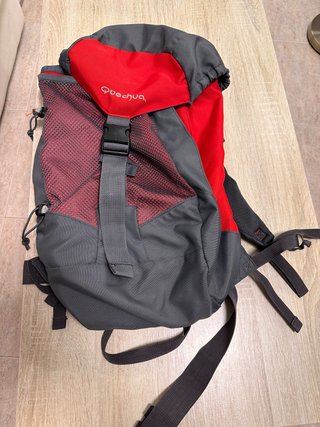 Mochila Quechua Arpenaz 30L Gris/Roja
